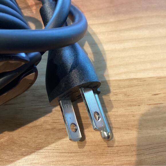 Dell 65W Replacement AC Adapter - Picture 4 of 5